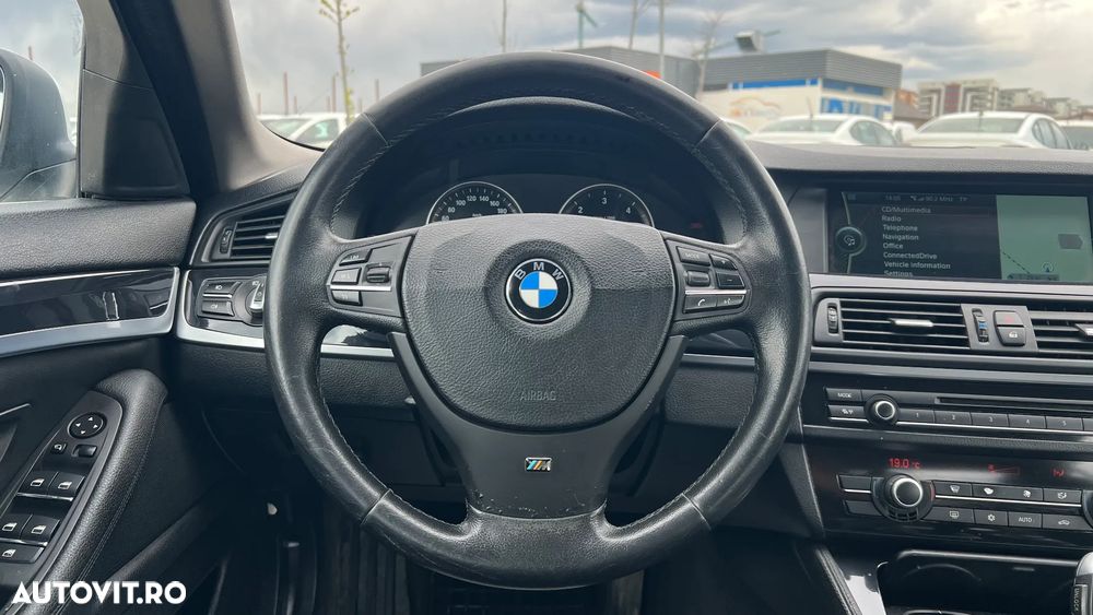 BMW Seria 5 525d xDrive - 13