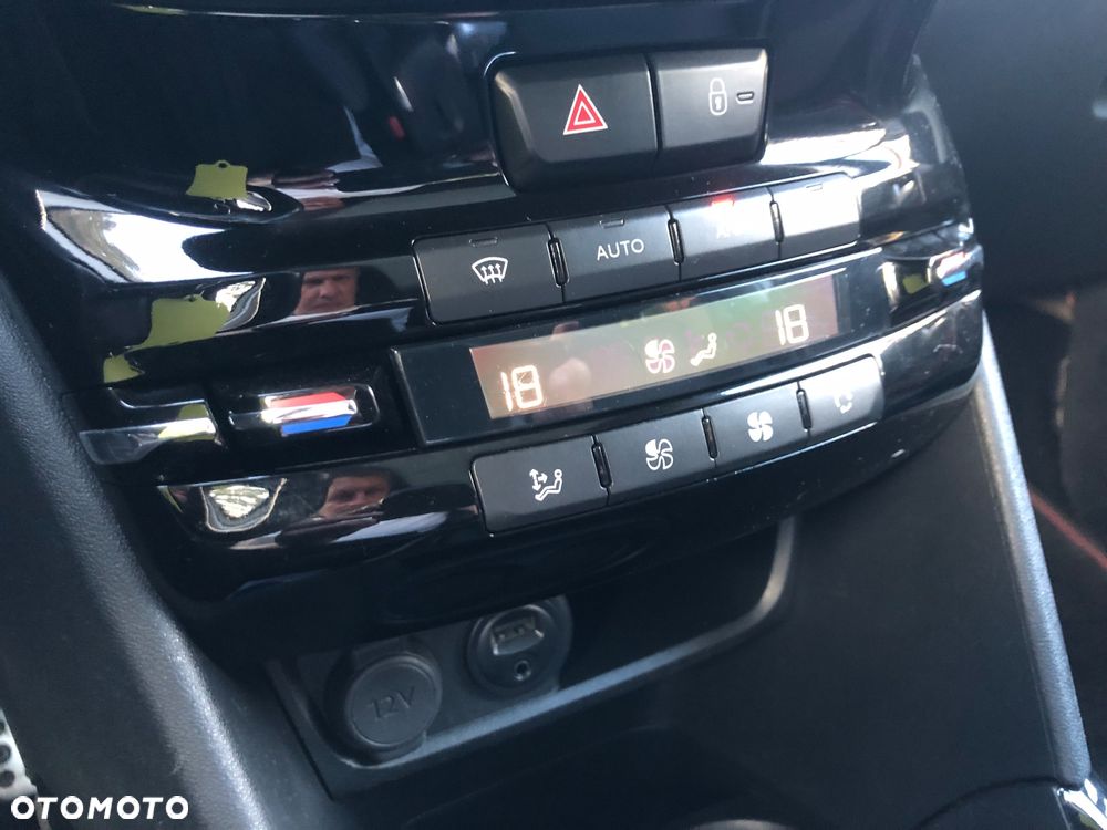 Peugeot 2008 BlueHDi FAP 120 STOP & START GT-Line Edition - 27