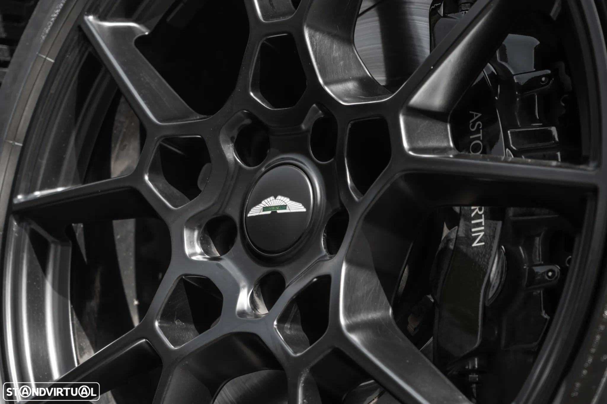 Aston Martin DBX Standard - 11