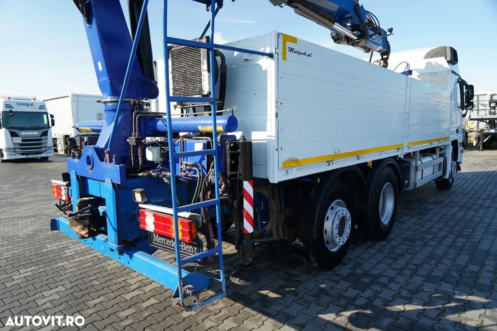 Mercedes-Benz ACTROS 2548 / 6x2 / ÎNĂLȚIME - 6,5 M / PUNTE RELAXABILĂ / TRANSMISIE FASSI / ATINGERE: 10,85 M / PRIMUL SCAUN SPATE / ROTATOARE / FURCĂ PENTRU PALEȚI - 18