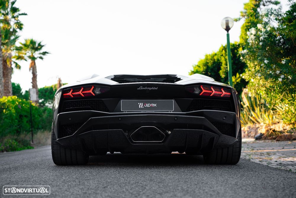 Lamborghini Aventador 6.5 V12 LP740-4 S - 24