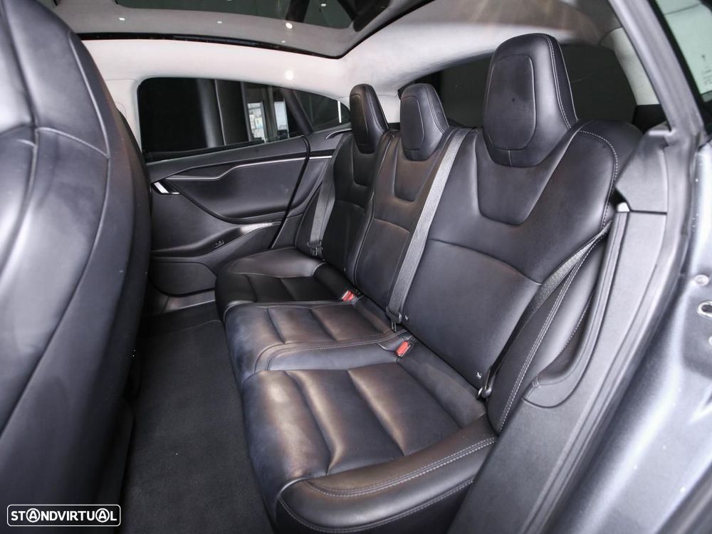 Tesla Model S - 11