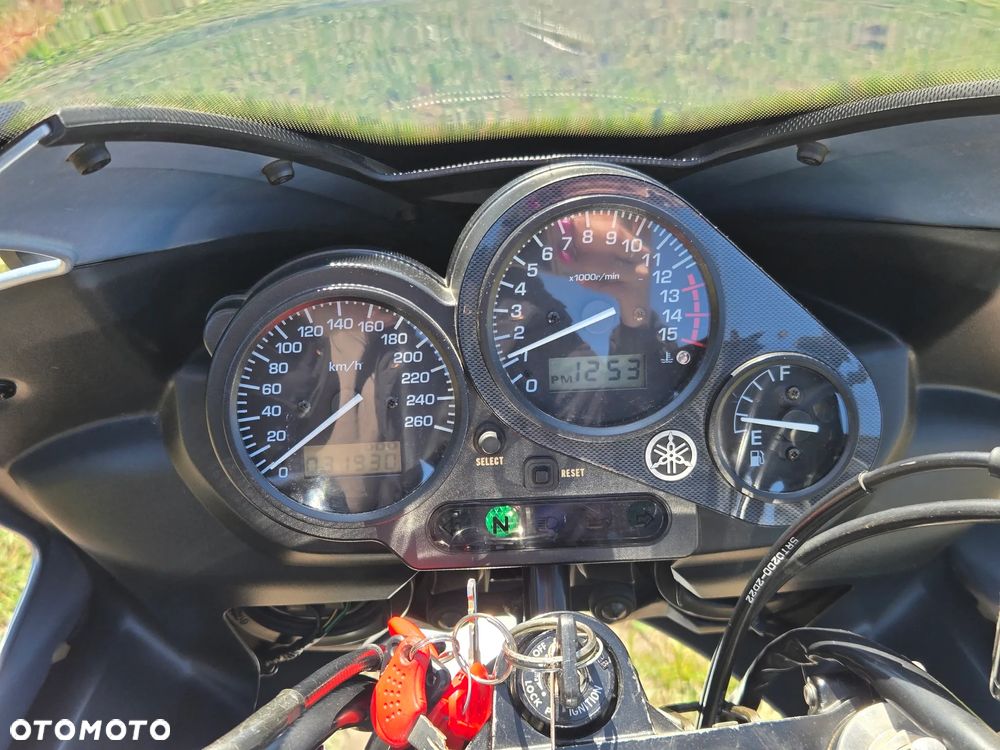 Yamaha FZS - 16