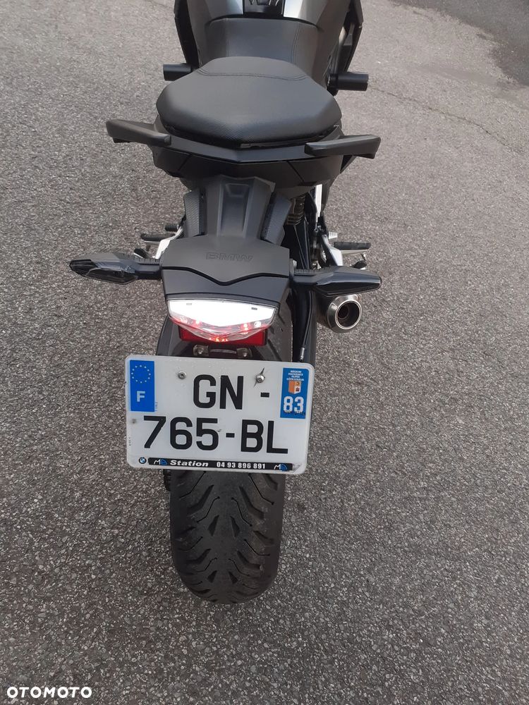 BMW F - 19