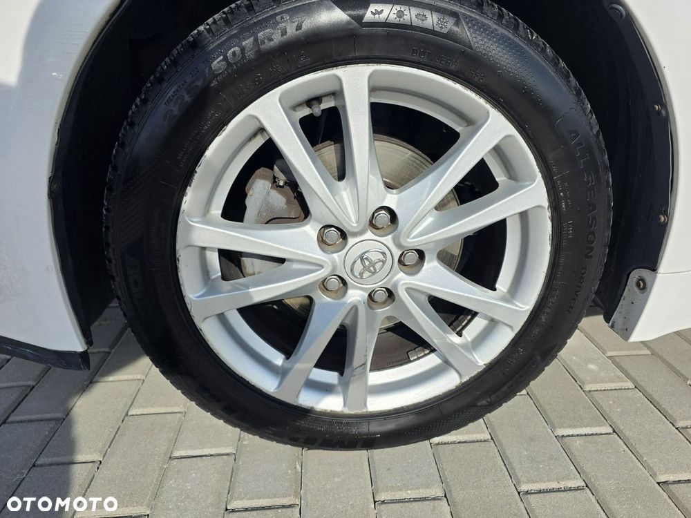 Toyota Avensis - 24