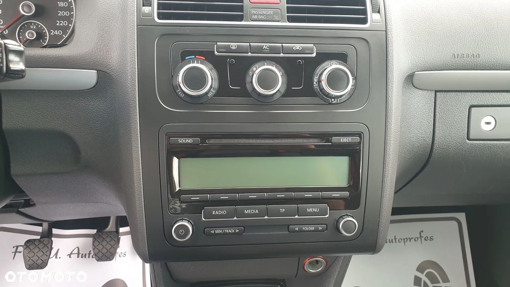 Volkswagen Touran - 16