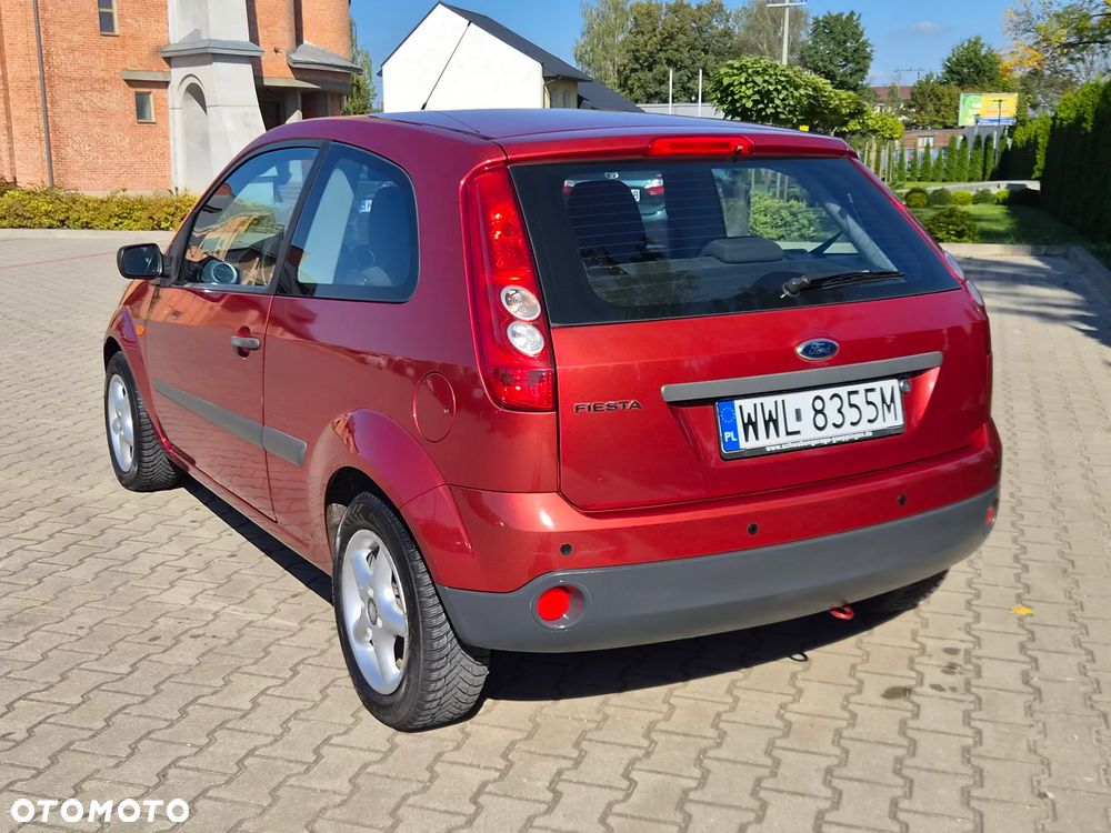 Ford Fiesta 1.3 Ghia - 32