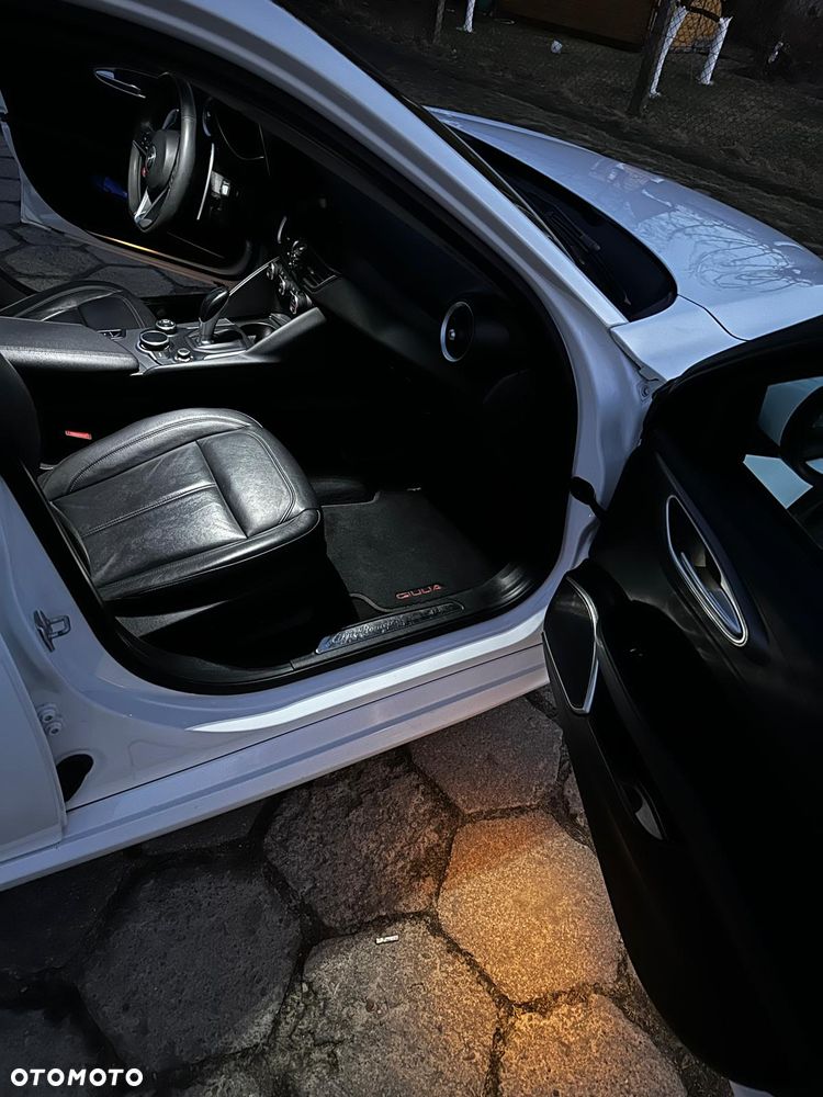 Alfa Romeo Giulia - 19