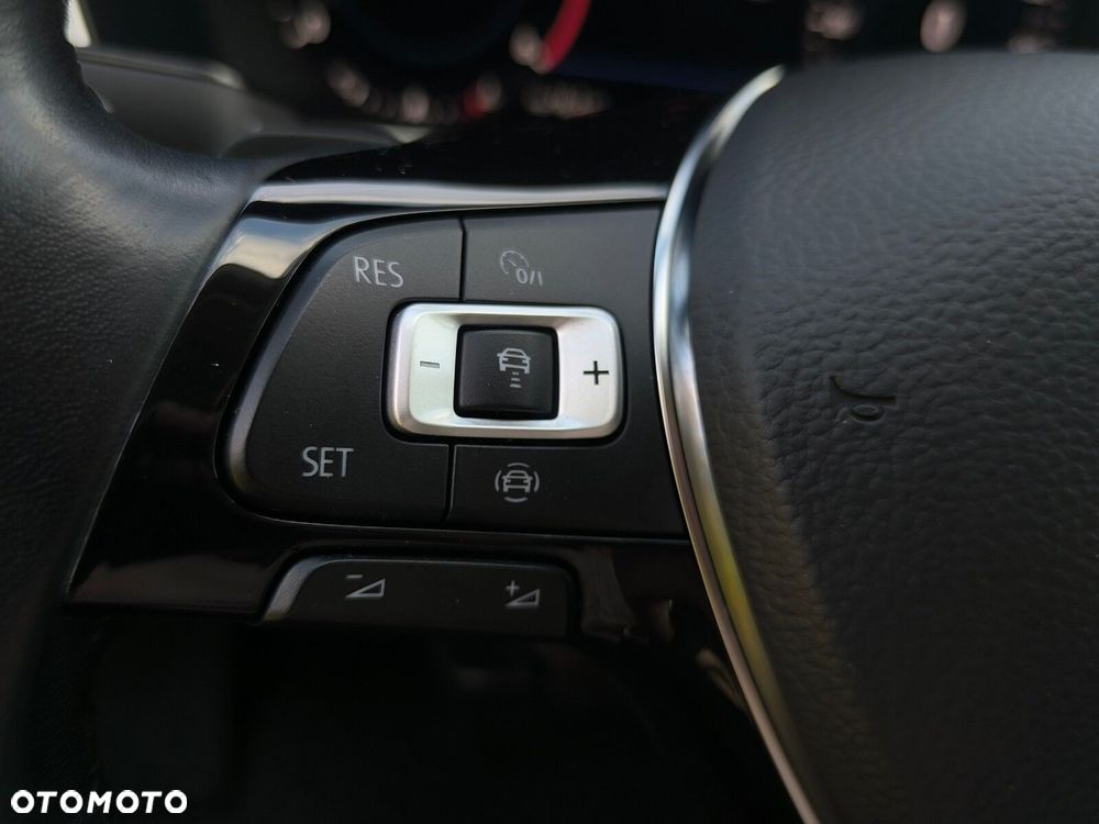 Volkswagen Passat - 15