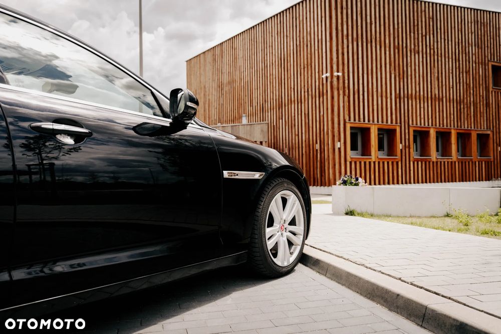 Jaguar XJ 3.0 T LWB AWD Portfolio - 4