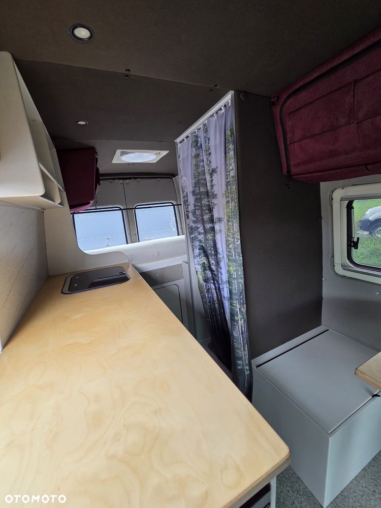 Mercedes-Benz Sprinter - 11