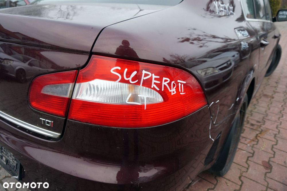 LAMPA TYLNA PRAWA SUPERB LB LIFTBACK  SKODA - 1