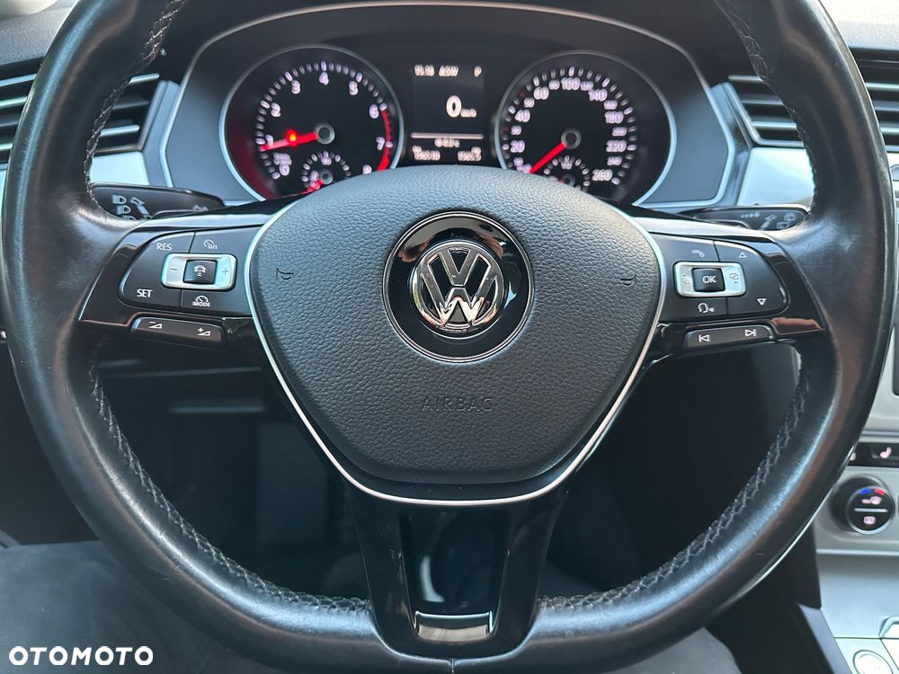 Volkswagen Passat - 10