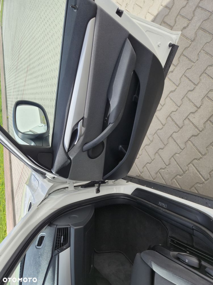 BMW X1 sDrive18i Sport Line - 16