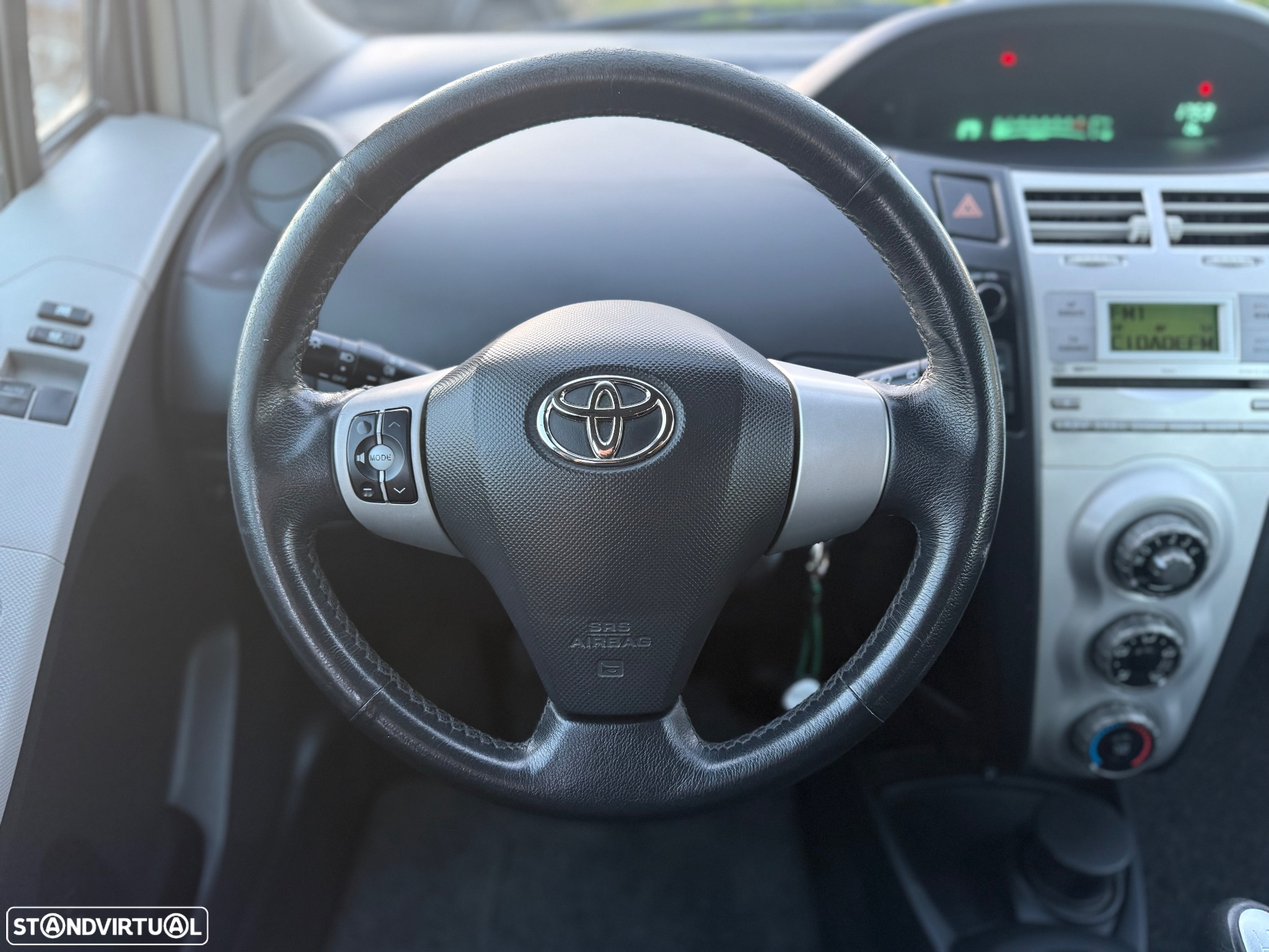 Toyota Yaris 1.0 VVT-i - 12