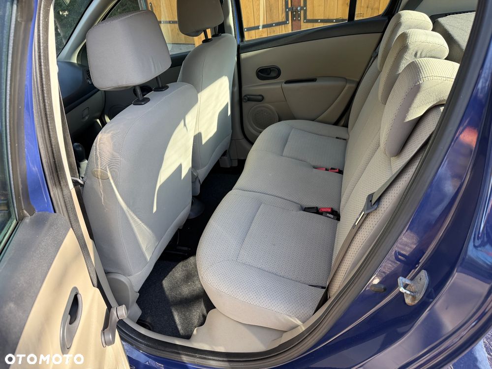 Renault Clio 1.2 16V Emotion - 7