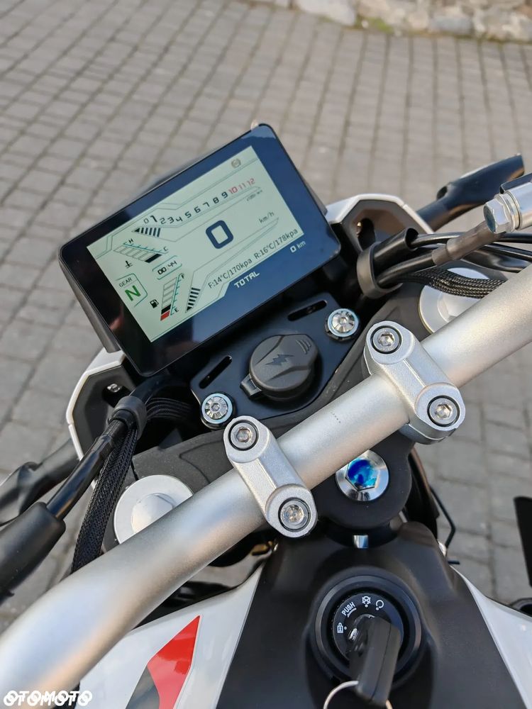 QJMOTOR SRK 125S - 3