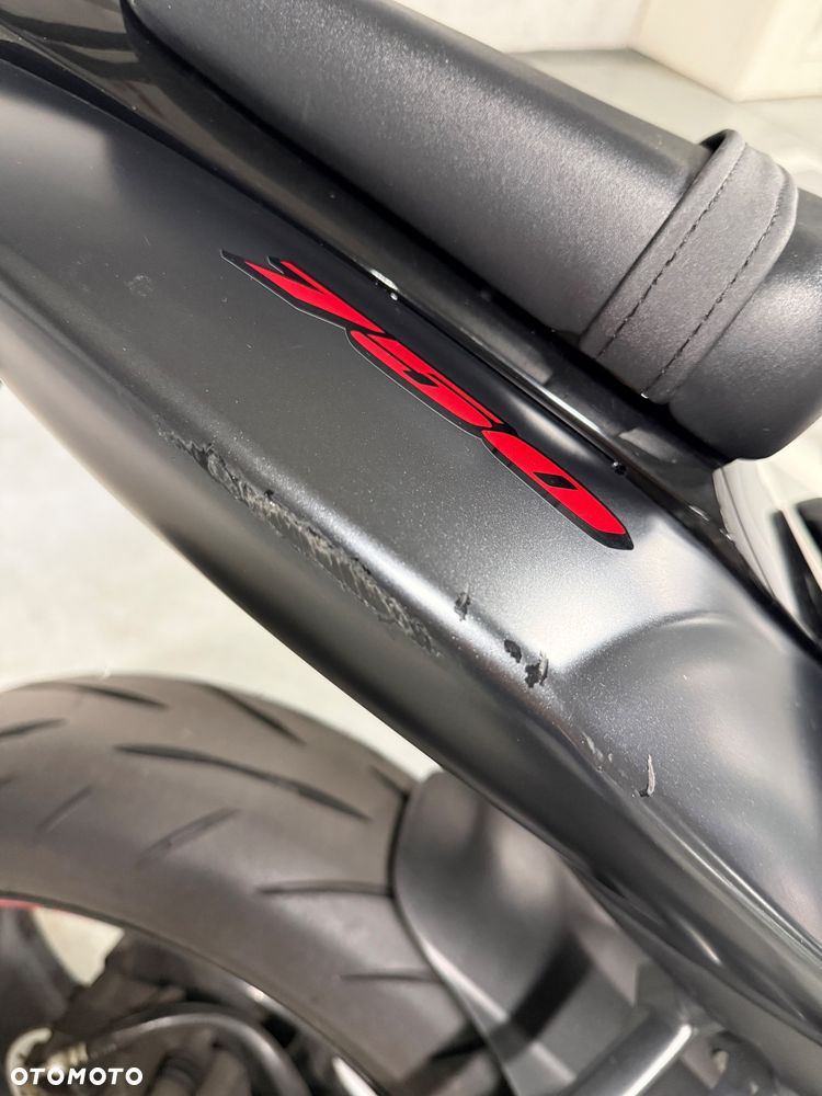 Suzuki GSX-R - 15