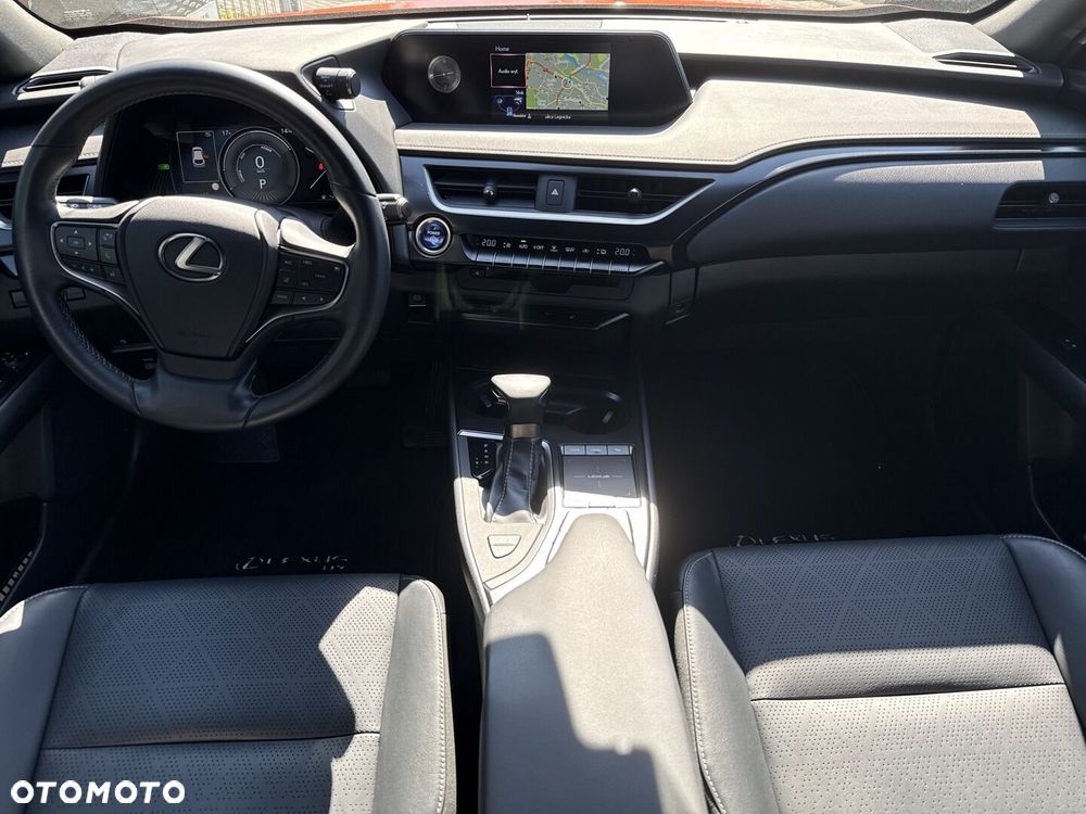 Lexus UX - 12