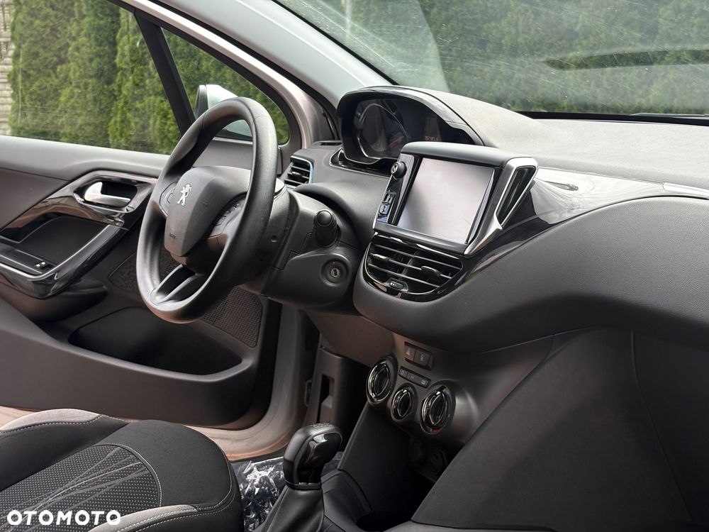 Peugeot 208 1.2 PureTech Active - 12