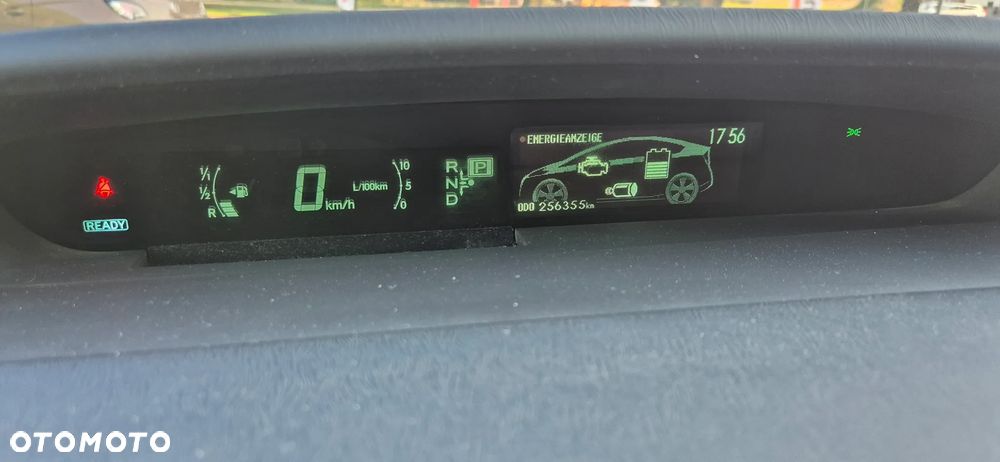 Toyota Prius (Hybrid) Life - 10