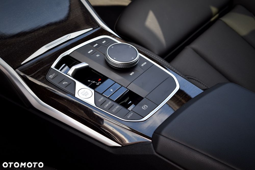 BMW Seria 3 320d xDrive Luxury Line sport - 27