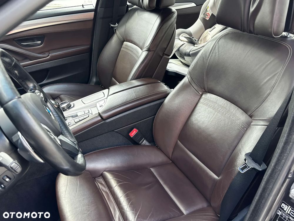 BMW Seria 5 M550d xDrive - 24
