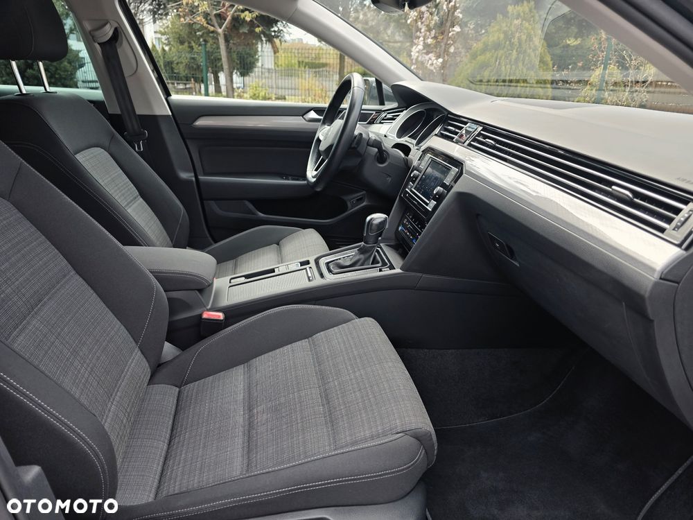 Volkswagen Passat Variant 2.0 TDI EVO Elegance DSG - 31