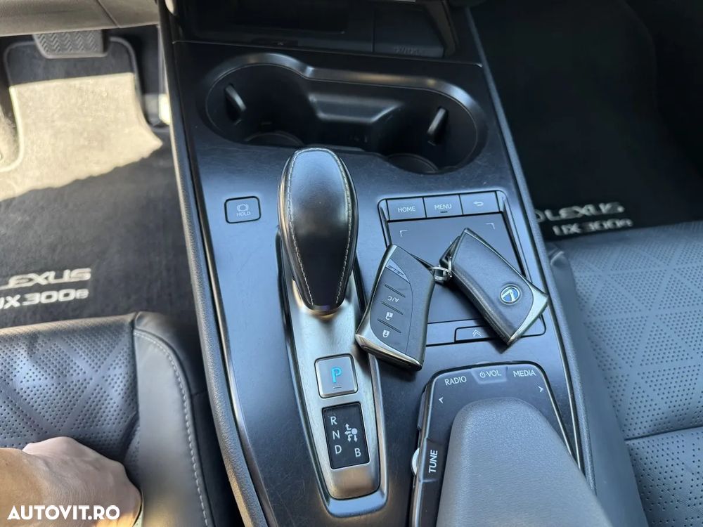 Lexus UX 300e Executive - 18