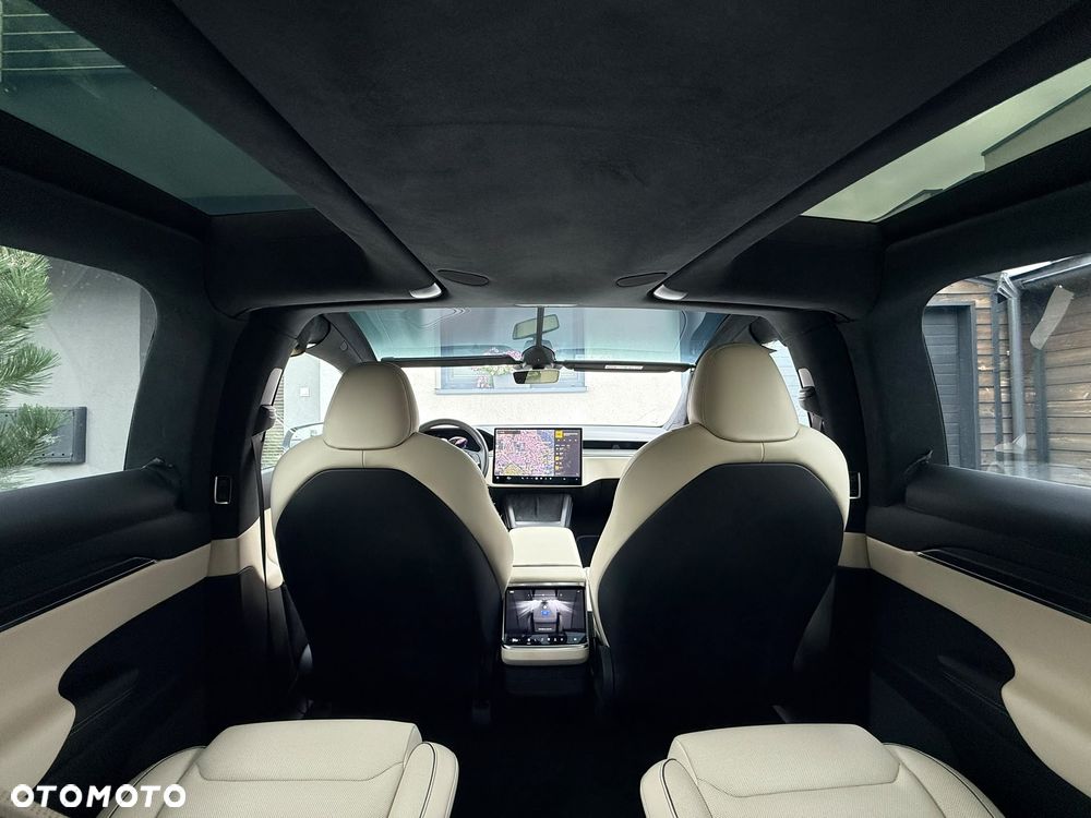 Tesla Model X Plaid - 26