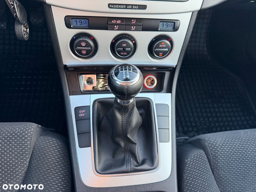 Volkswagen Passat - 15
