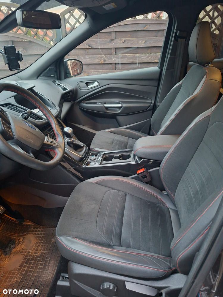 Ford Kuga 2.0 TDCi 4x2 ST-Line - 32