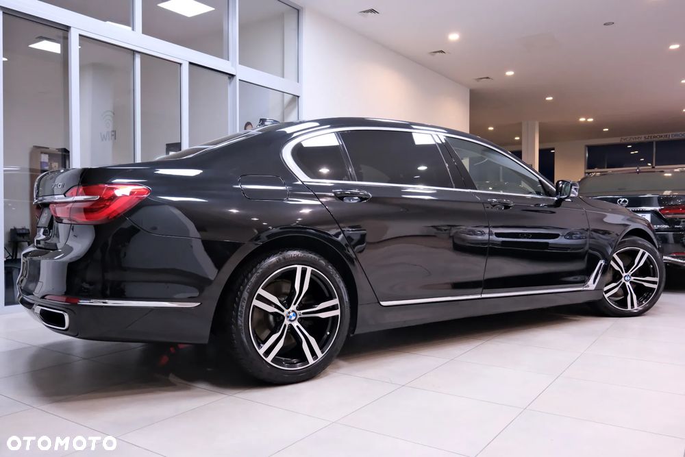 BMW Seria 7 750Li xDrive - 16