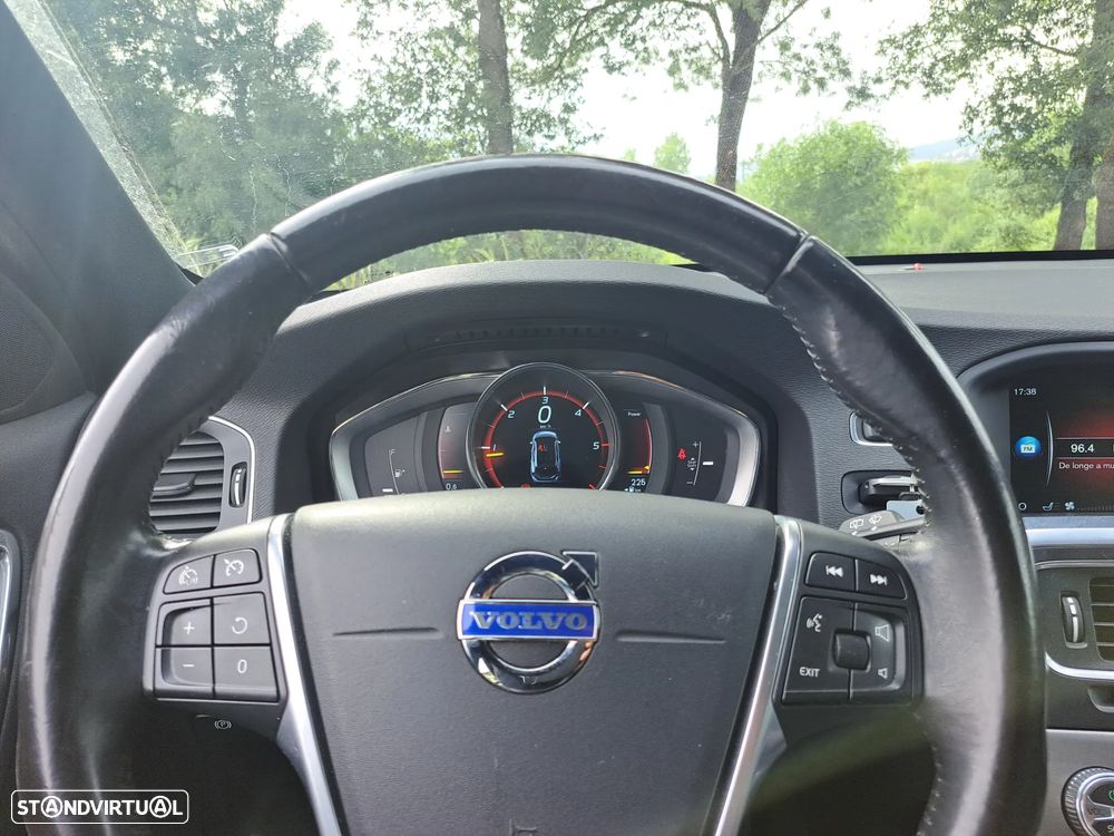 Volvo V60 Cross Country D4 Momentum - 18