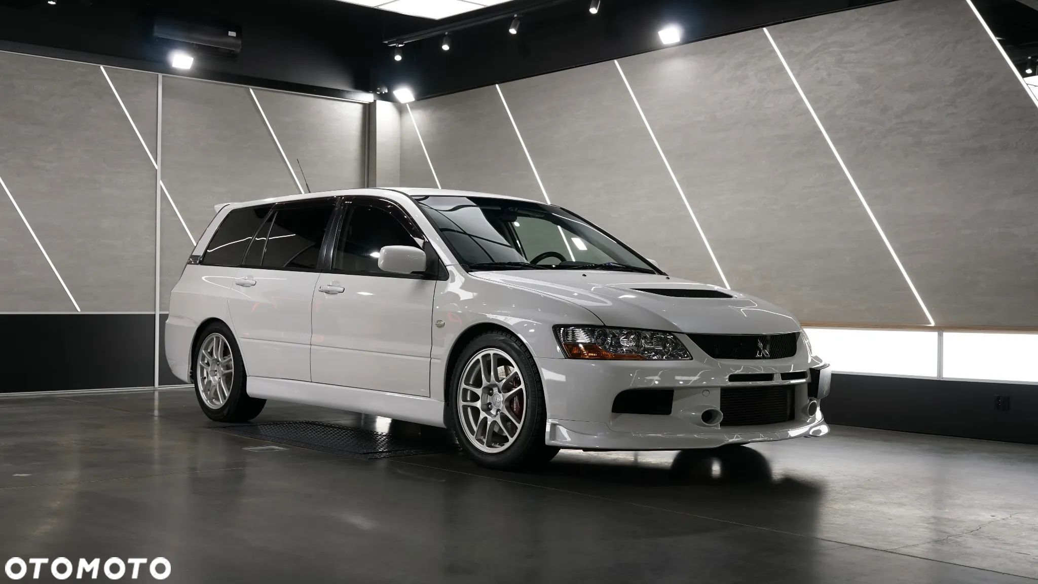 Mitsubishi Lancer Evolution IX - 1