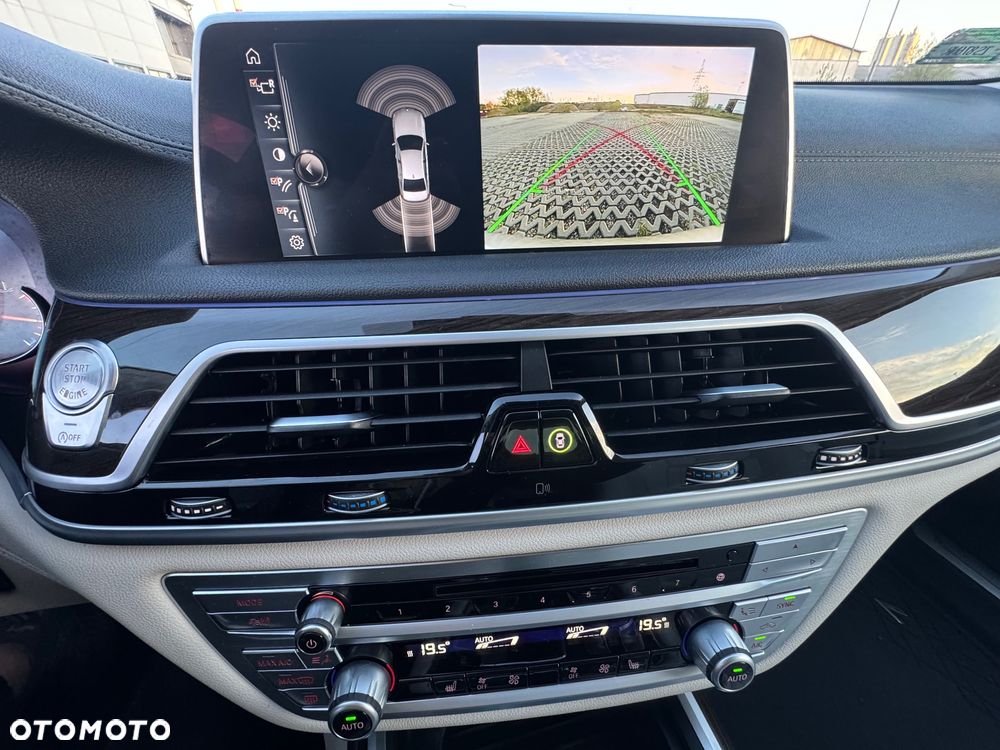 BMW Seria 7 730d xDrive - 32
