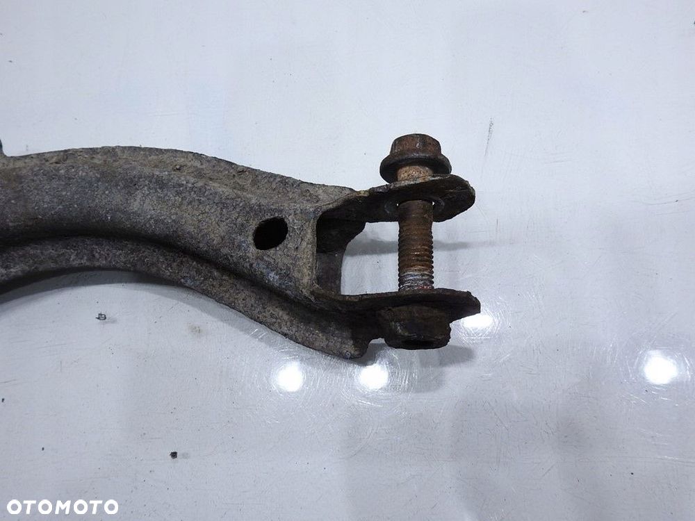 WAHACZ PRAWY TYŁ VOLVO V70 II - 4