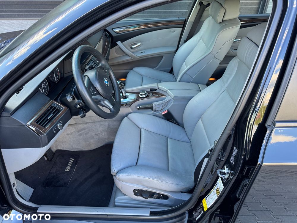 BMW Seria 5 550i Sport-Aut - 21