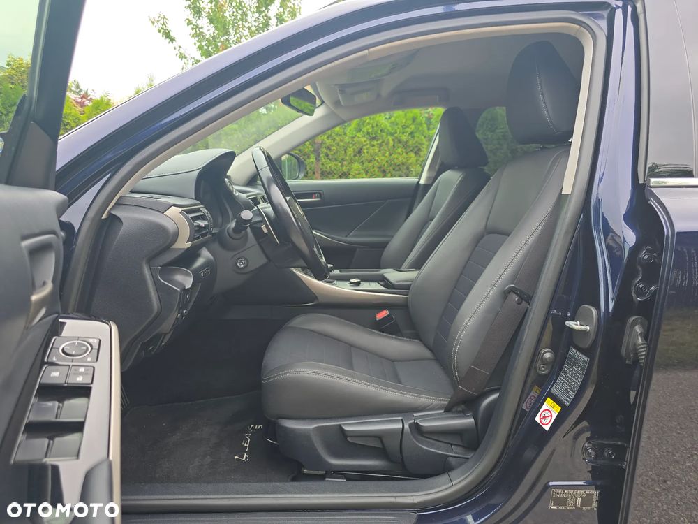Lexus IS 200t / 300 Prestige - 18