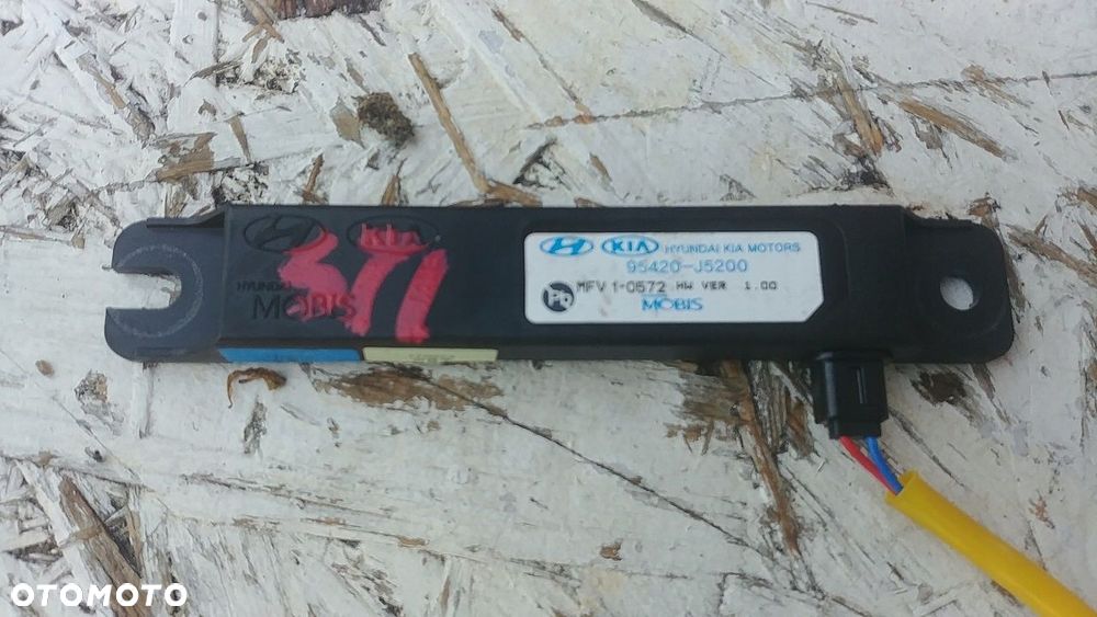 WZMACNIACZ ANTENY KIA STINGER 19r 95420-J5200 - 2