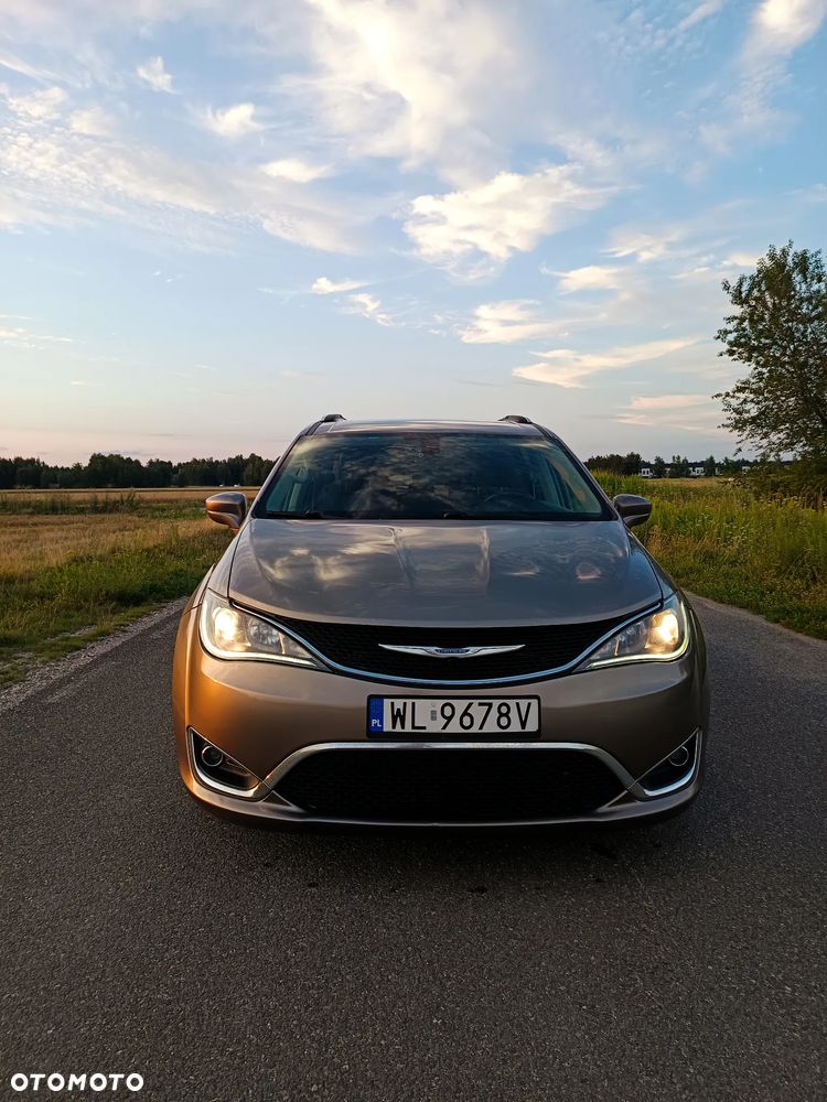 Chrysler Pacifica - 5