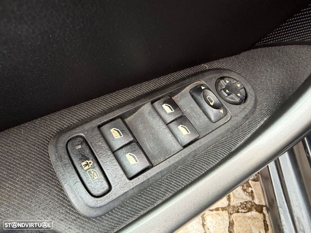 Peugeot 308 1.6 HDi Executive - 22