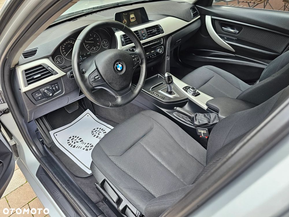 BMW Seria 3 318d Touring Sport Line - 28