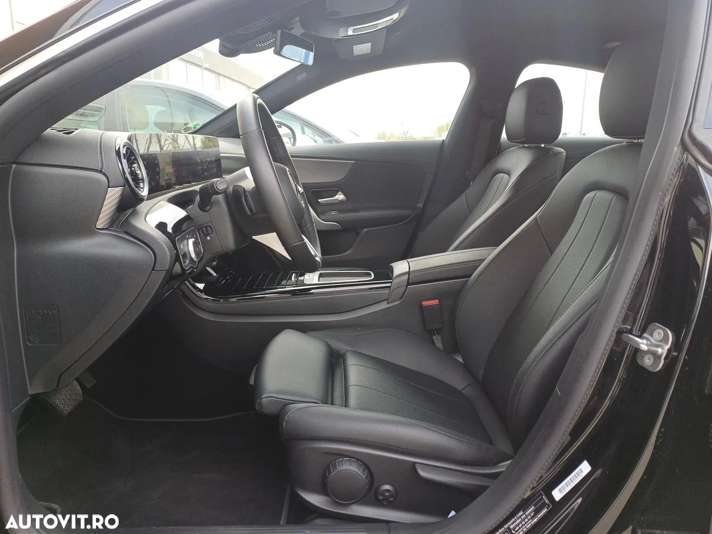 Mercedes-Benz CLA 180 7G-DCT - 10