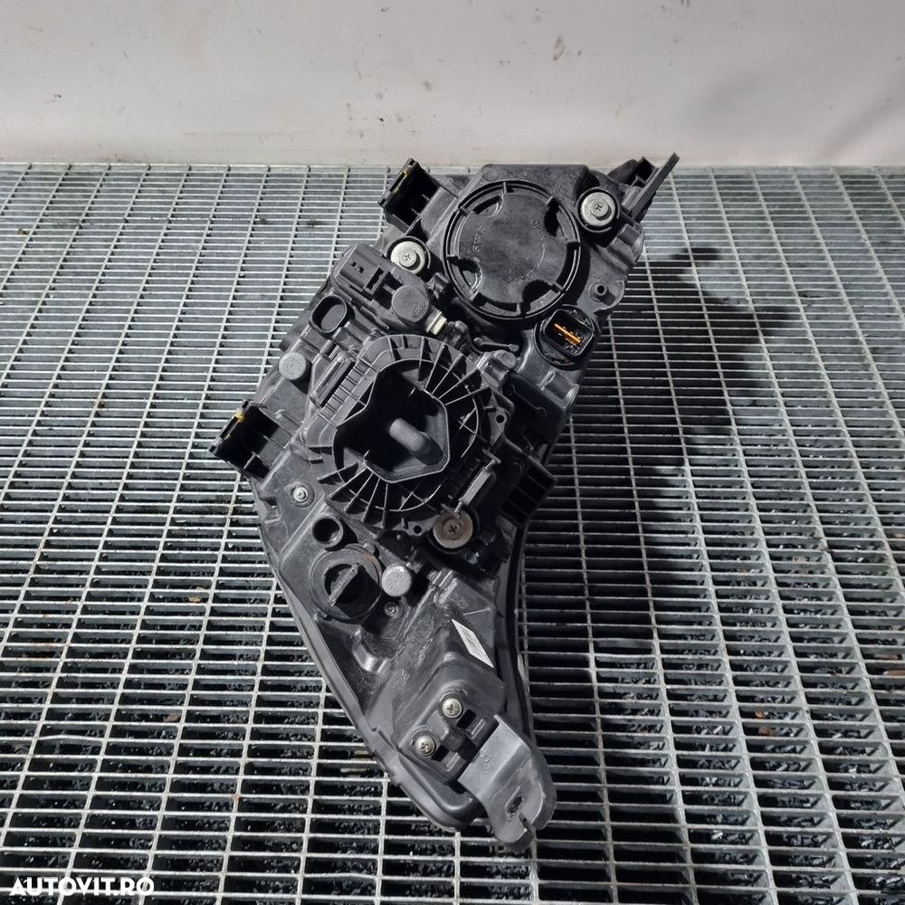 Far Dreapta SsangYong Tivoli 2015 - 2019 SUV 4 Usi (1471) Cu lupă - 5