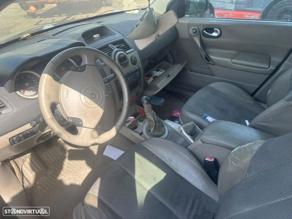 Renault Megane II Sedan 1.5 dCi 101cv de 2005 para peças - 5