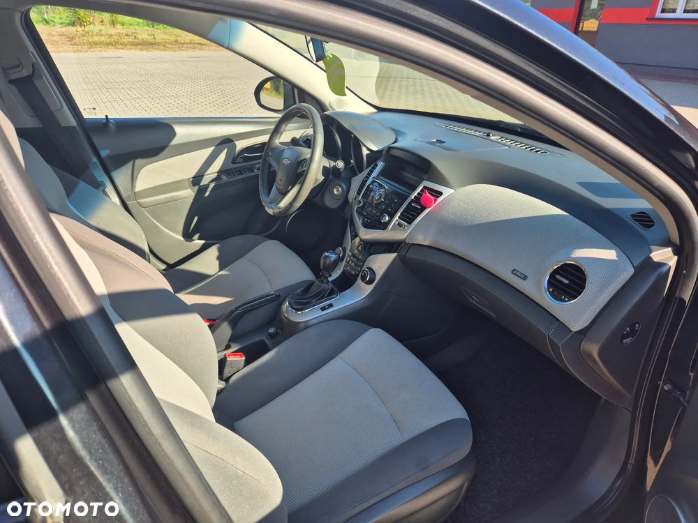 Chevrolet Cruze 1.6 - 11
