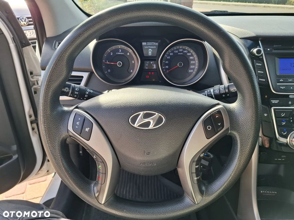 Hyundai i30 blue Kombi 1.6 CRDi Classic - 10