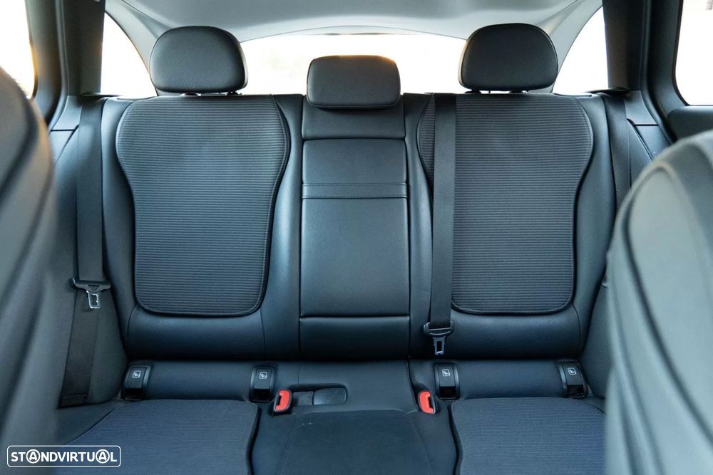 Mercedes-Benz C 300 e Avantgarde - 14