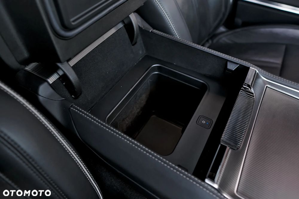 Jeep Grand Wagoneer - 25